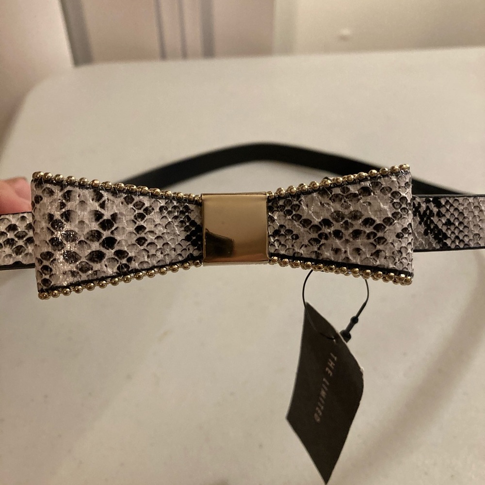 The Limited Sz L snakeskin style belt w/bow tie - Picture 3 of 4